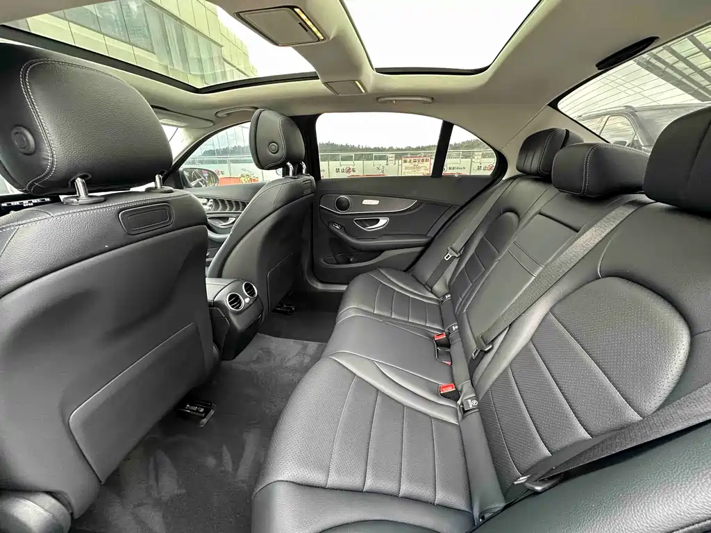 Mercedes-Benz C-Class — миниатюра 6