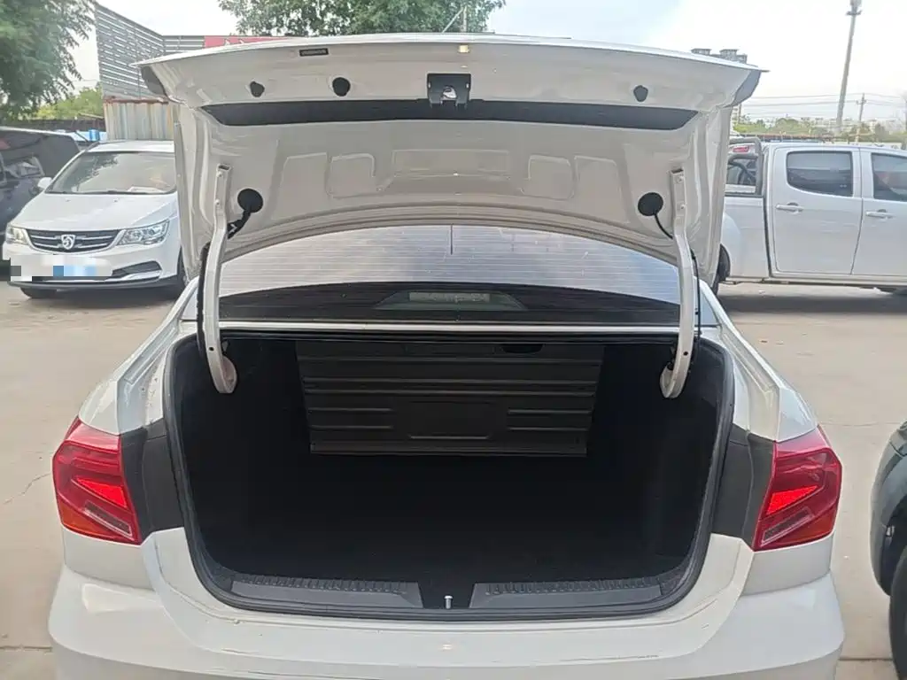 Volkswagen Jetta — миниатюра 19