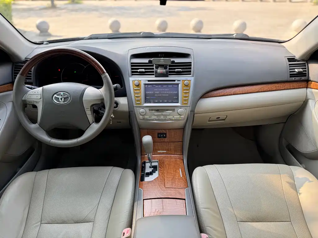 Toyota Camry — миниатюра 12