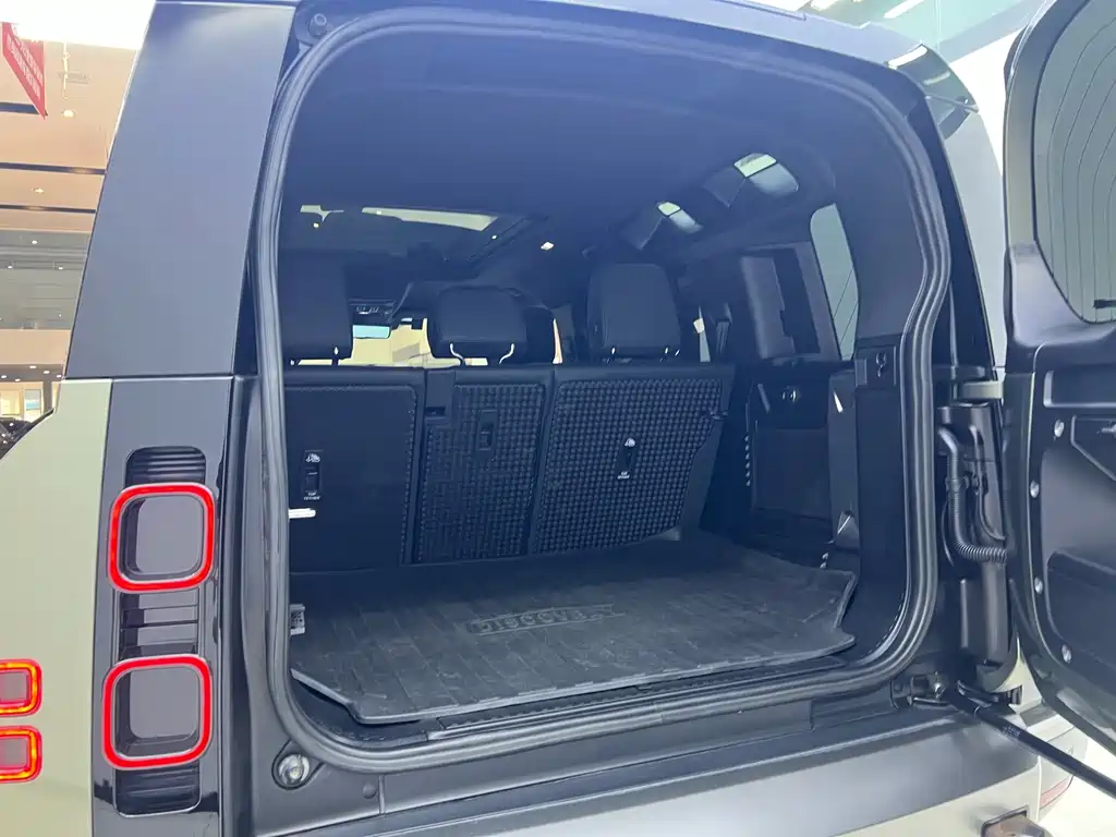 Land Rover Defender — миниатюра 21