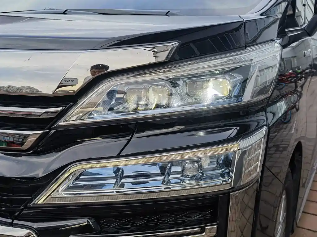 Toyota Vellfire — миниатюра 16