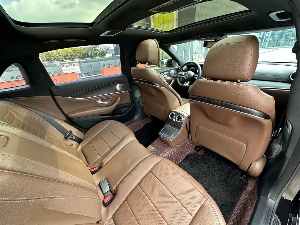Mercedes-Benz E-Class — миниатюра 31