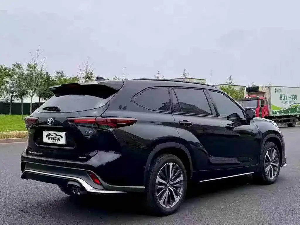 Toyota Crown Kluger — миниатюра 9
