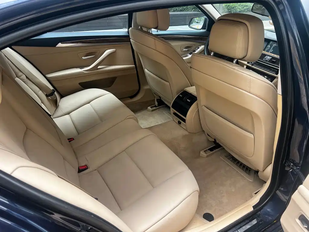 BMW 5 Series — миниатюра 13