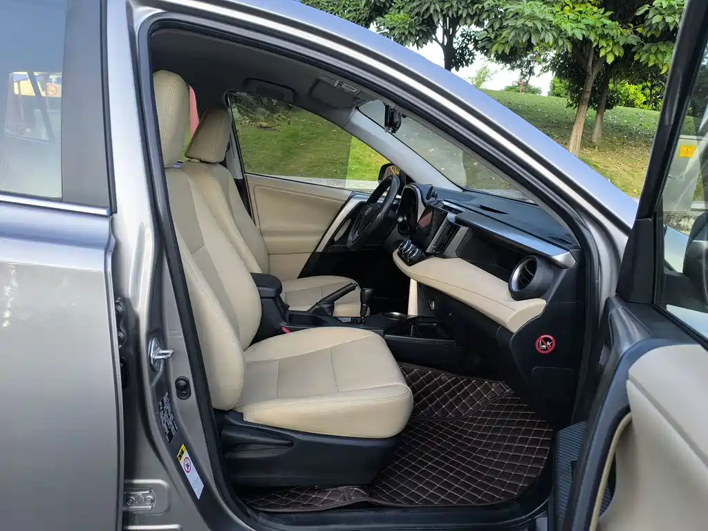 Toyota RAV4 — миниатюра 10