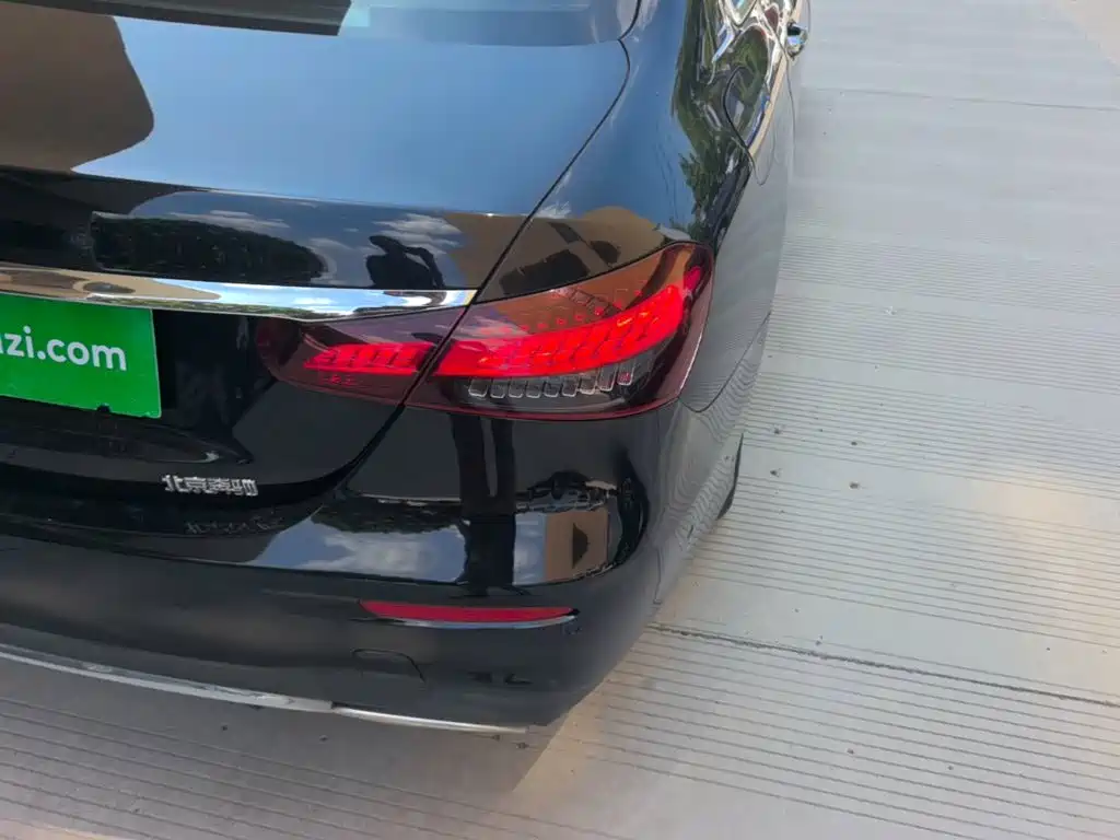 Mercedes-Benz E-Class — миниатюра 8