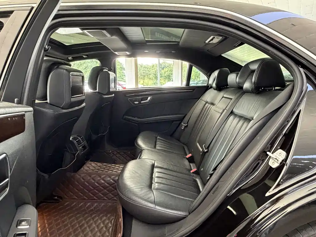 Mercedes-Benz E-Class — миниатюра 5