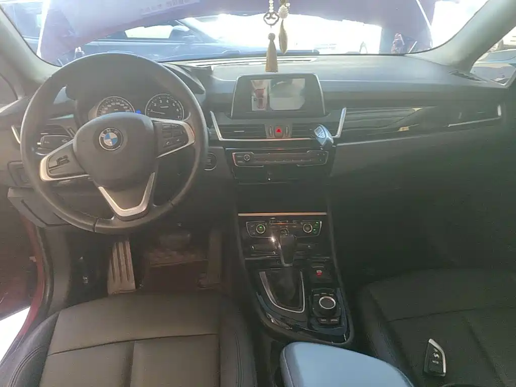 BMW 2 Series Active Tourer — миниатюра 10