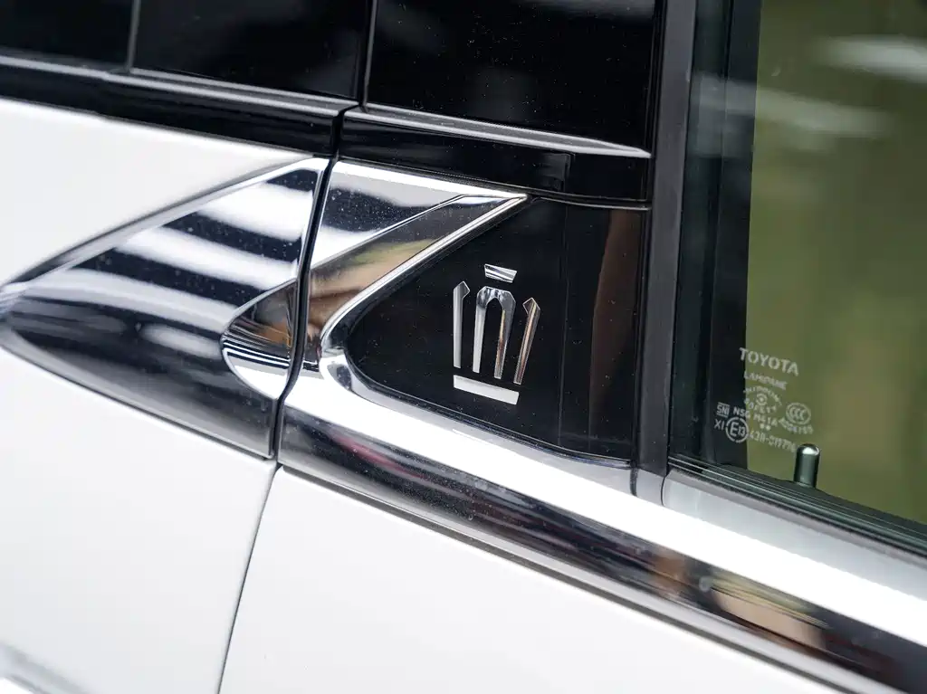 Toyota Vellfire — миниатюра 11