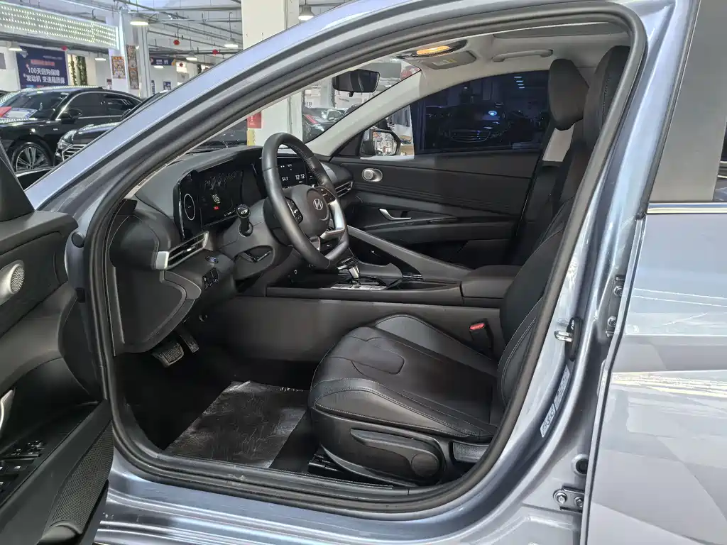 Hyundai Elantra — миниатюра 9