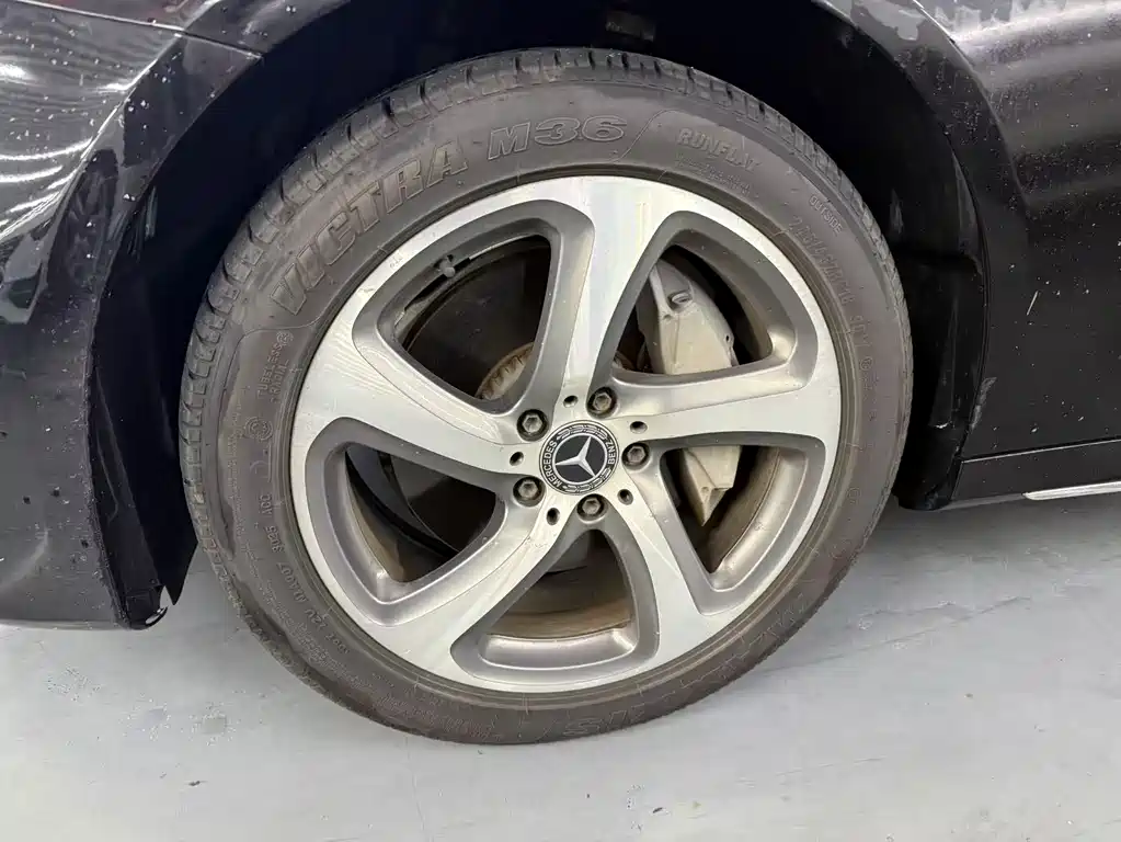 Mercedes-Benz E-Class — миниатюра 11