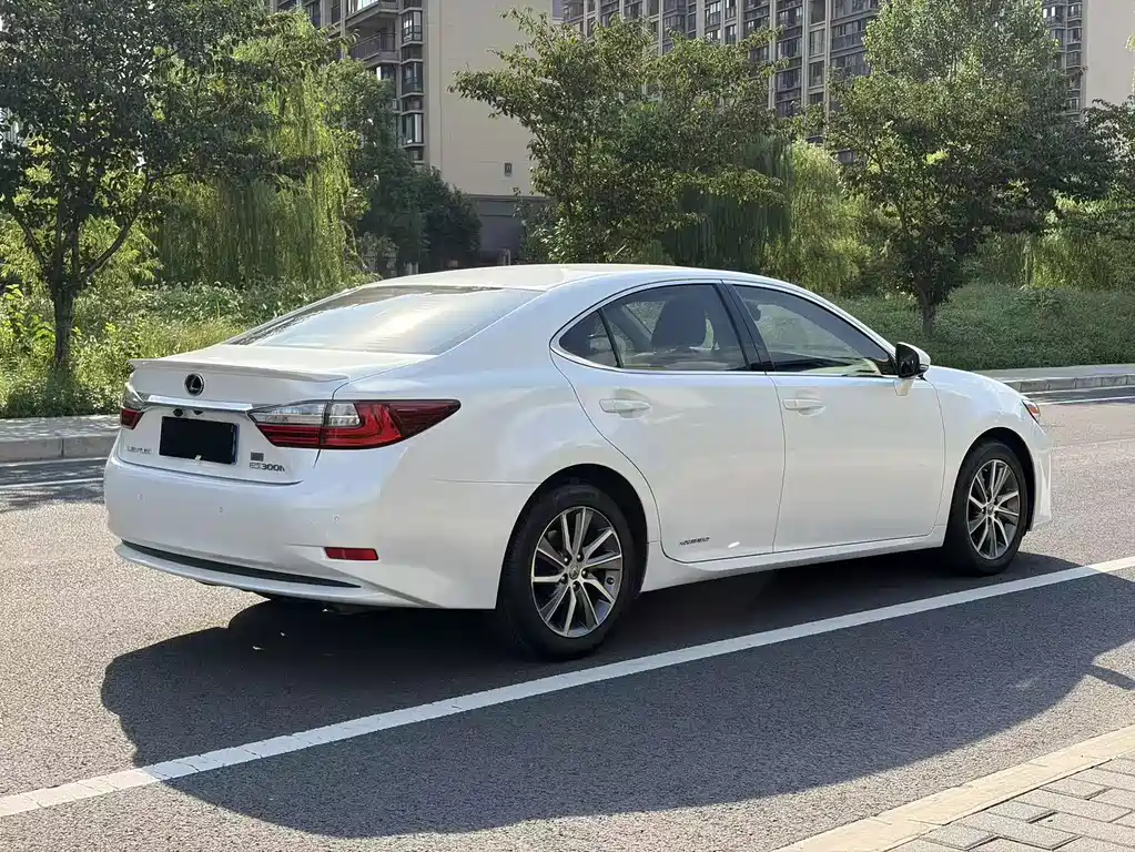 Lexus ES — миниатюра 5