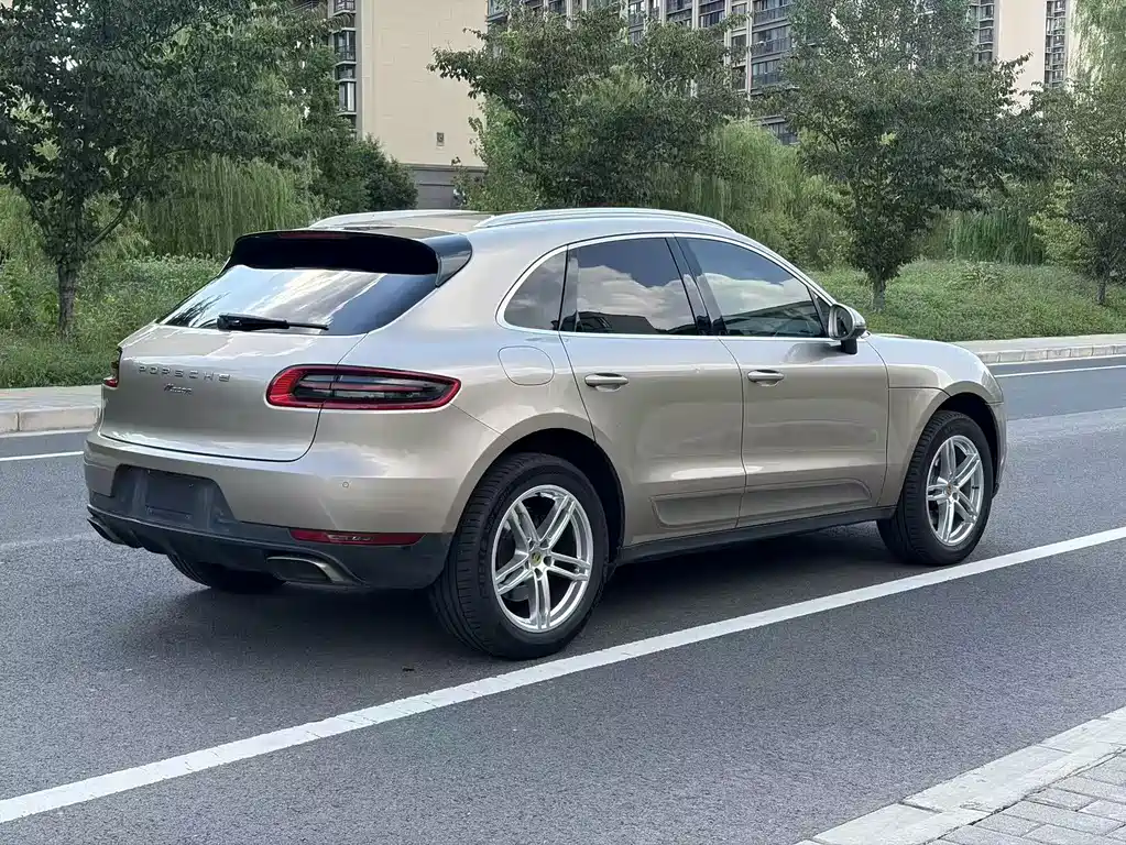 Porsche Macan — миниатюра 4