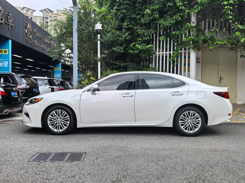 Lexus ES — миниатюра 17