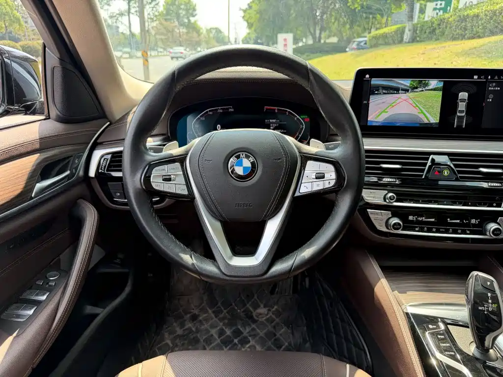BMW 5 Series — миниатюра 14