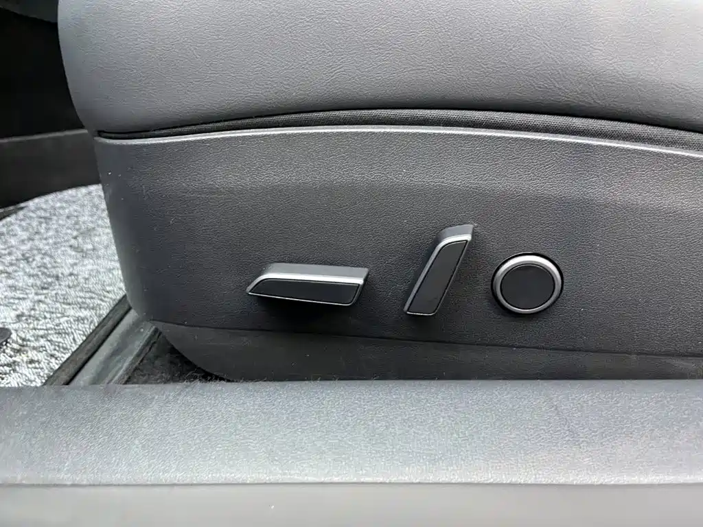 Tesla Model 3 — миниатюра 21