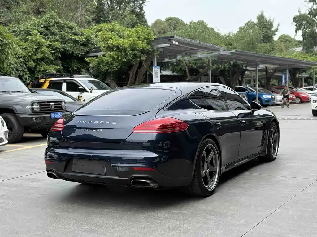 Porsche Panamera 2014 Panamera 4 3.0T