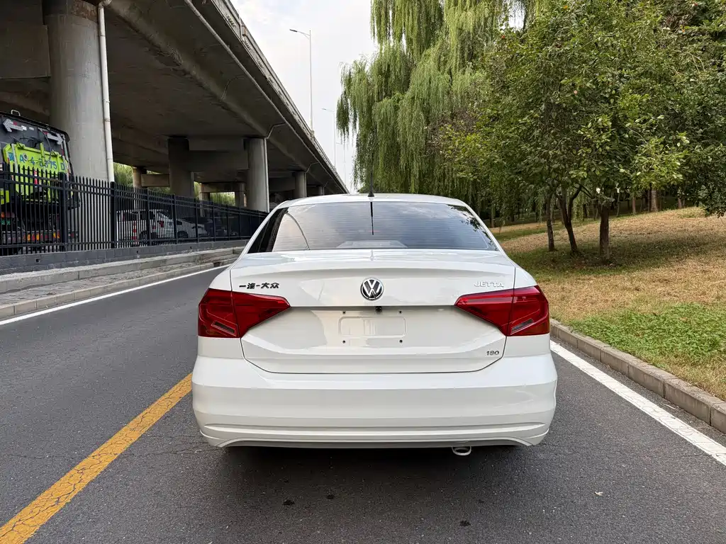 Volkswagen Jetta — миниатюра 6