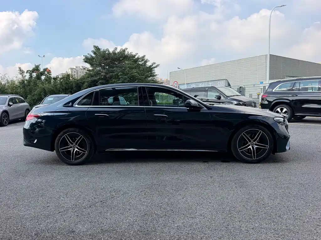 Mercedes-Benz E-Class — миниатюра 9