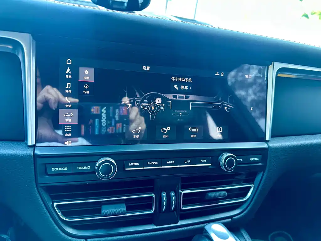 Porsche Macan — миниатюра 18