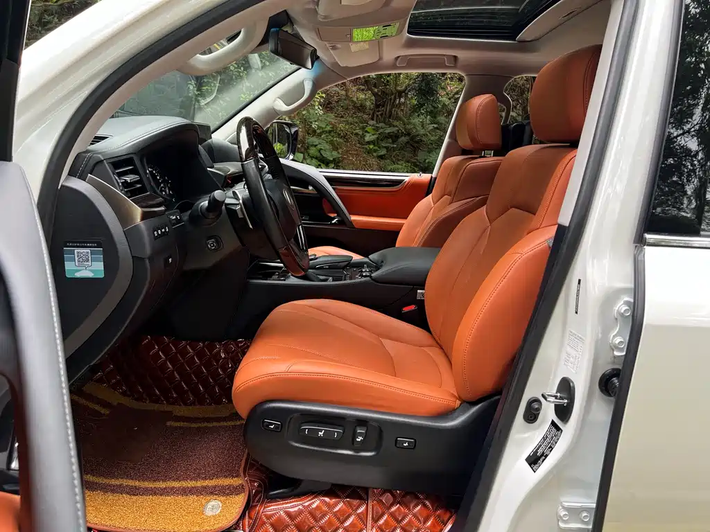 Lexus LX — миниатюра 9