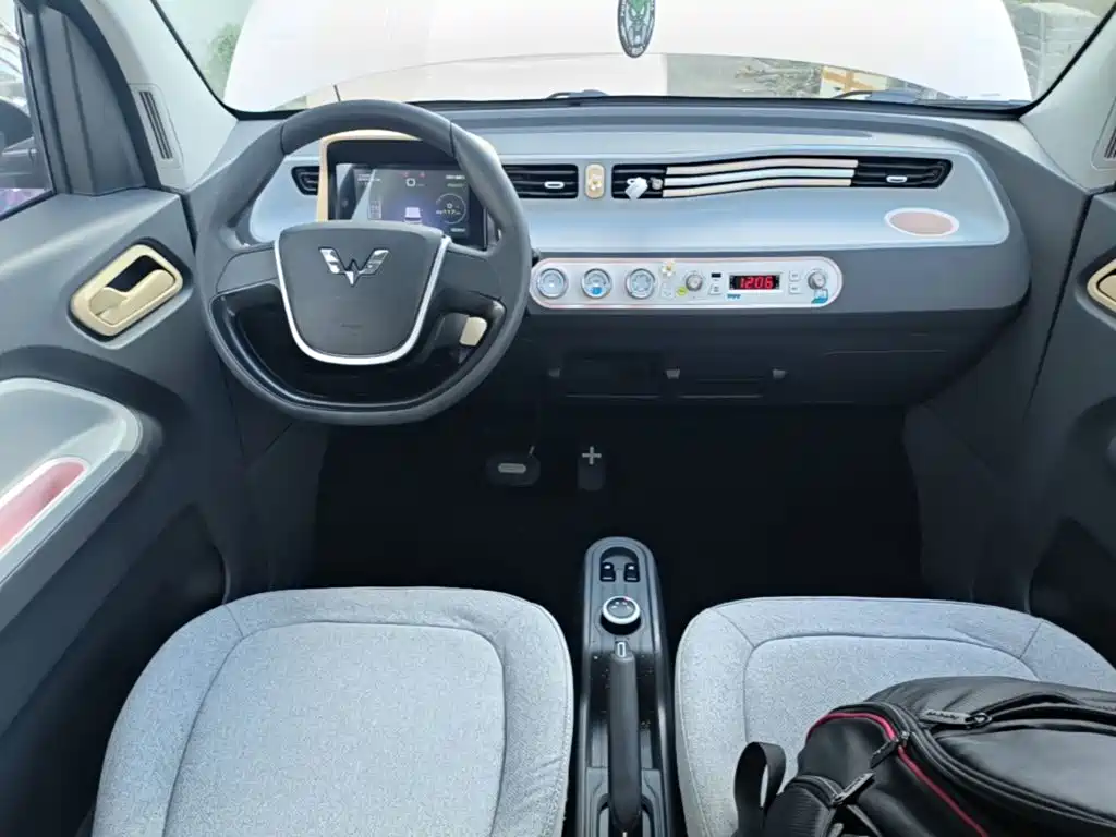 Wuling MINIEV — миниатюра 10