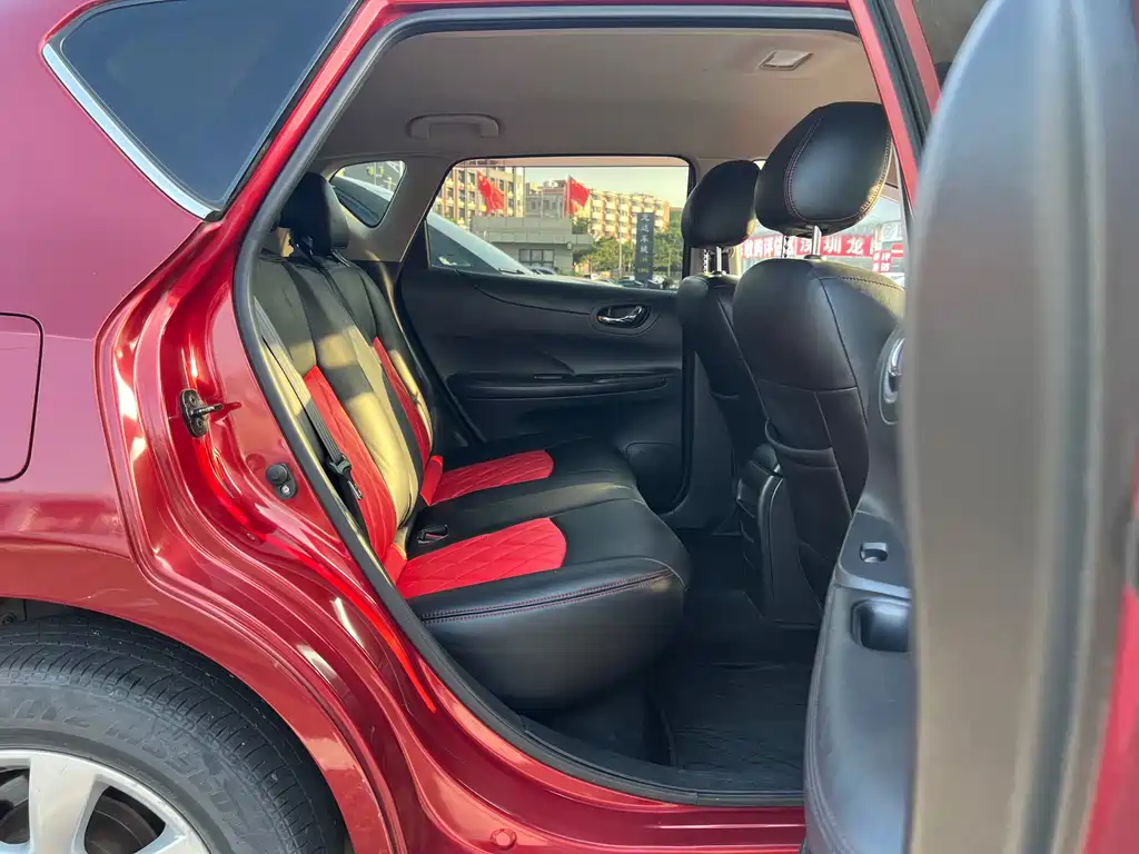 Nissan Tiida — миниатюра 17