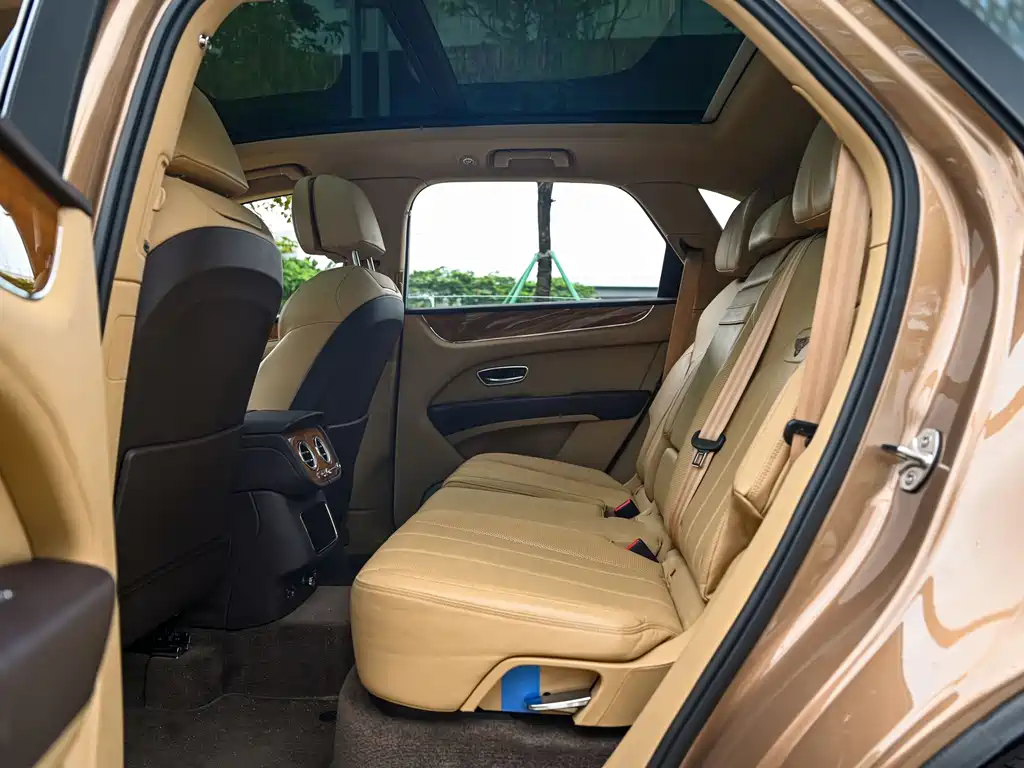 Bentley Bentayga — миниатюра 9