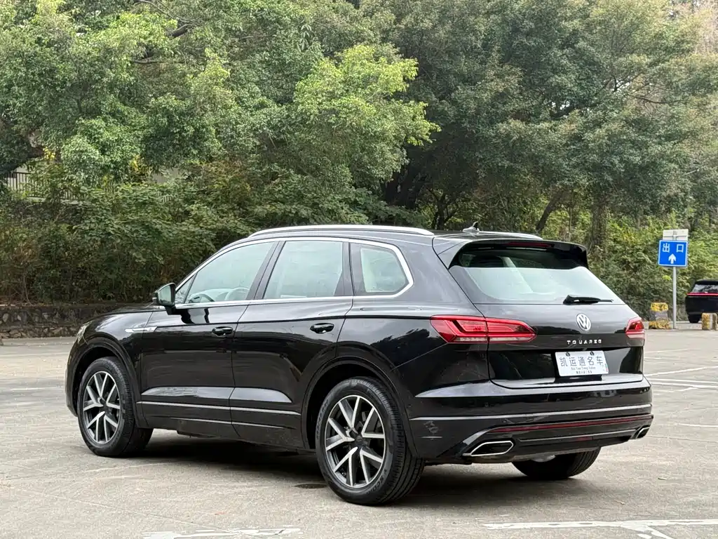 VOLKSWAGEN TOUAREG