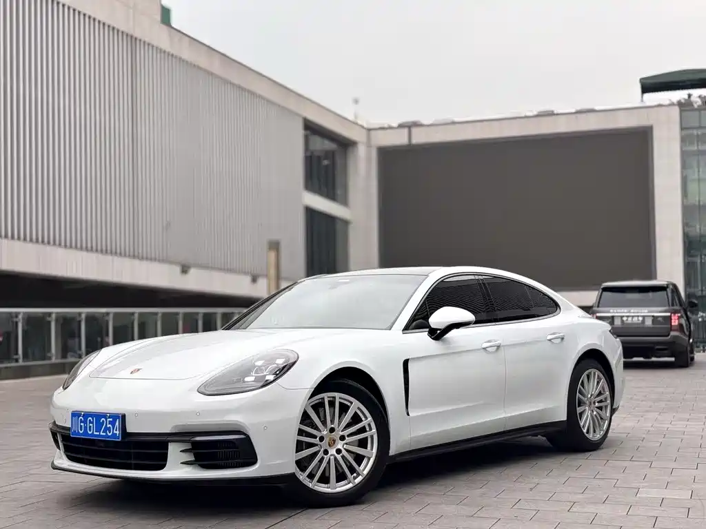 PORSCHE PANAMERA