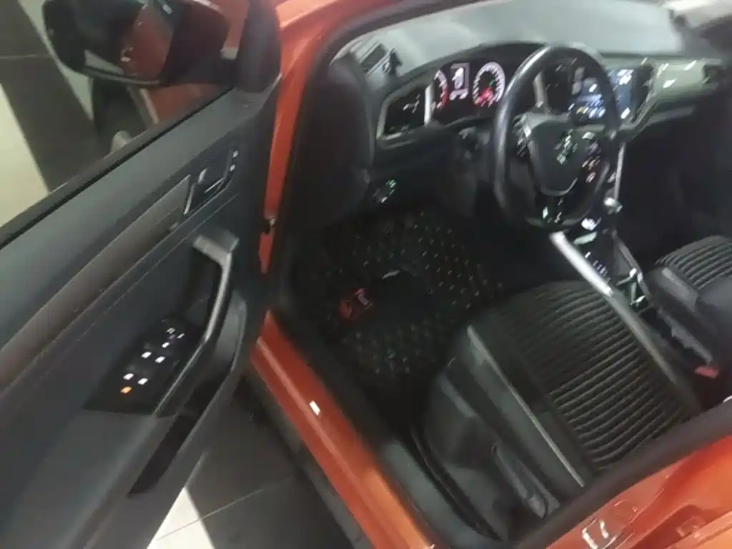 Volkswagen T-Roc — миниатюра 16