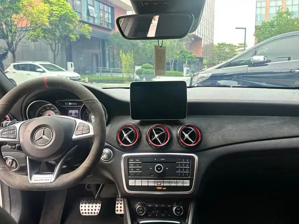Mercedes-Benz CLA AMG — миниатюра 11