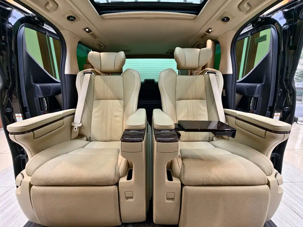 Toyota Vellfire — миниатюра 18