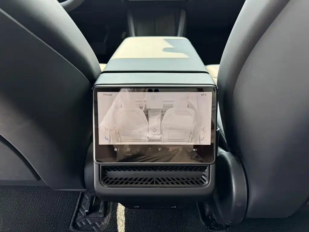Tesla Model 3 — миниатюра 12