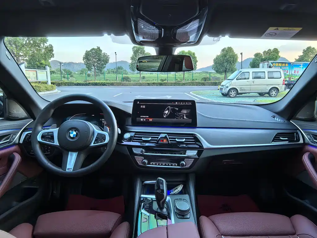 BMW 5 Series — миниатюра 11
