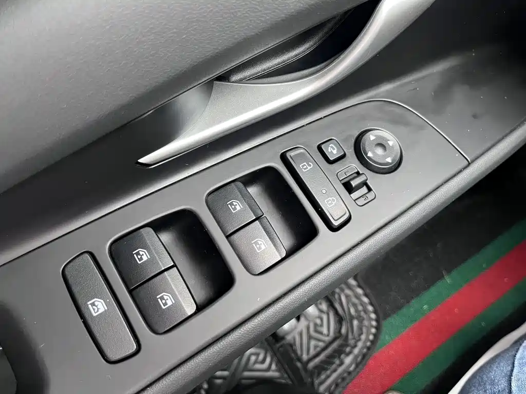 Hyundai Elantra — миниатюра 12