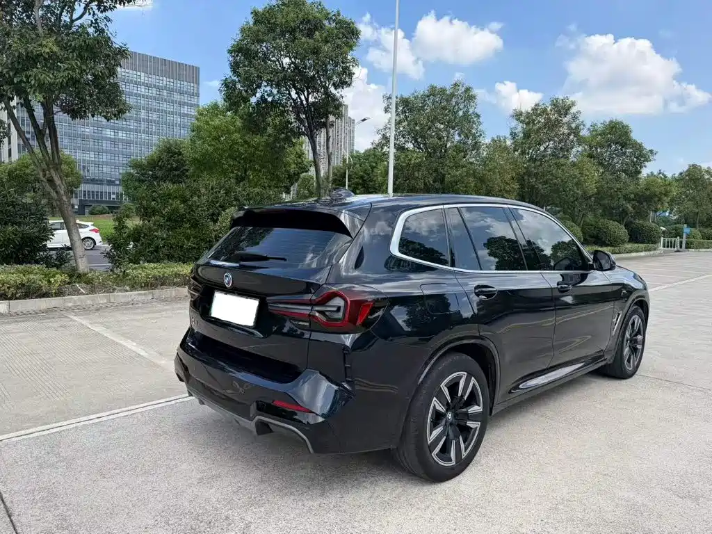 BMW iX3 — миниатюра 8