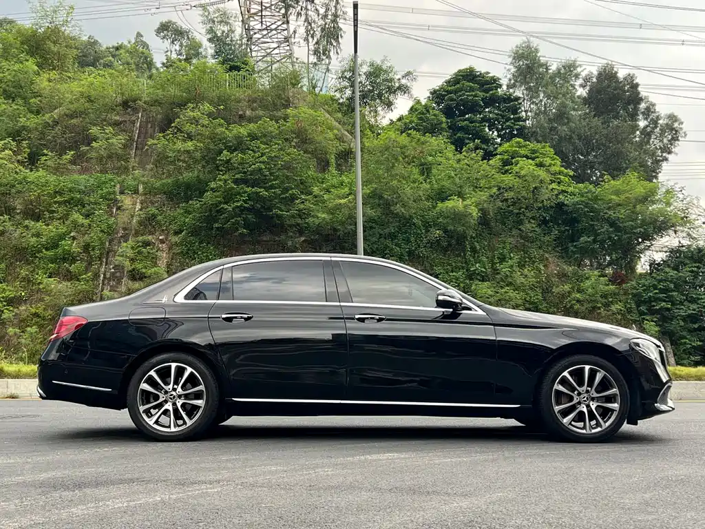 Mercedes-Benz E-Class — миниатюра 6