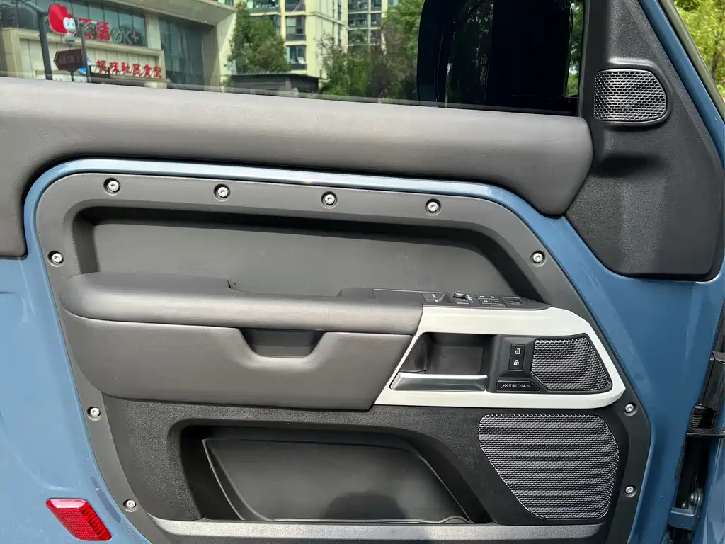 Land Rover Defender — миниатюра 11