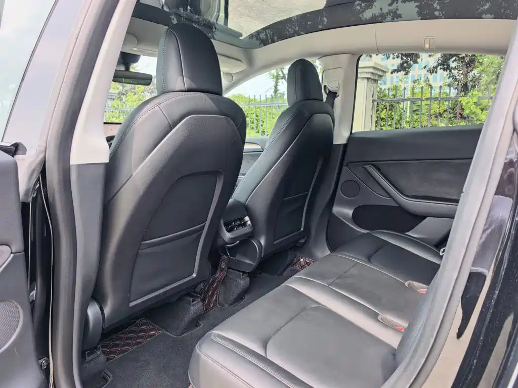 Tesla Model Y — миниатюра 8