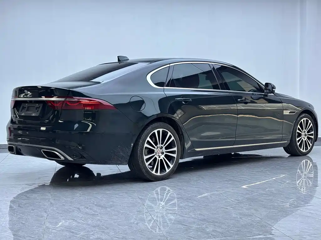 Jaguar XFL — миниатюра 7