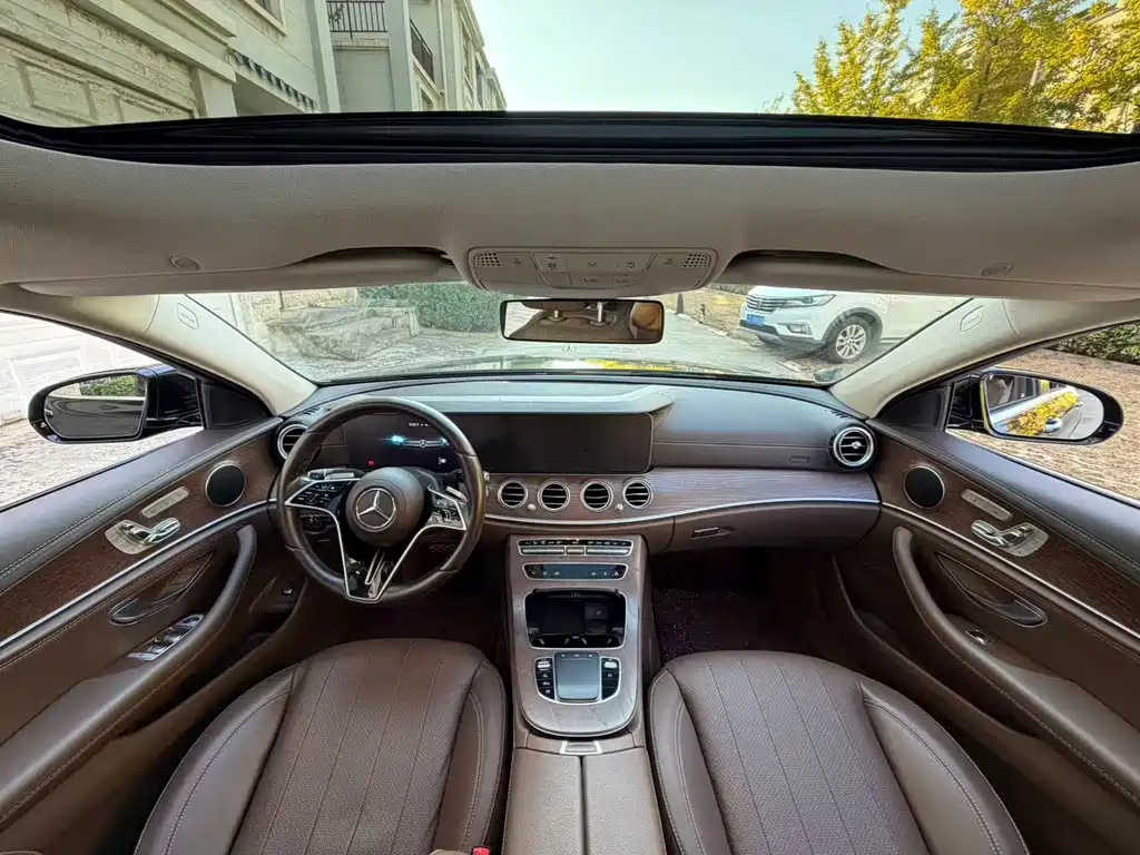 Mercedes-Benz E-Class — миниатюра 6