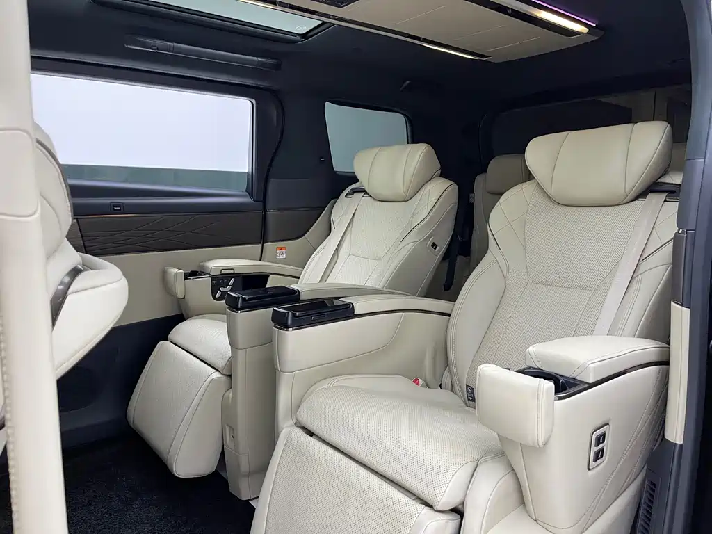 Toyota Vellfire — миниатюра 7