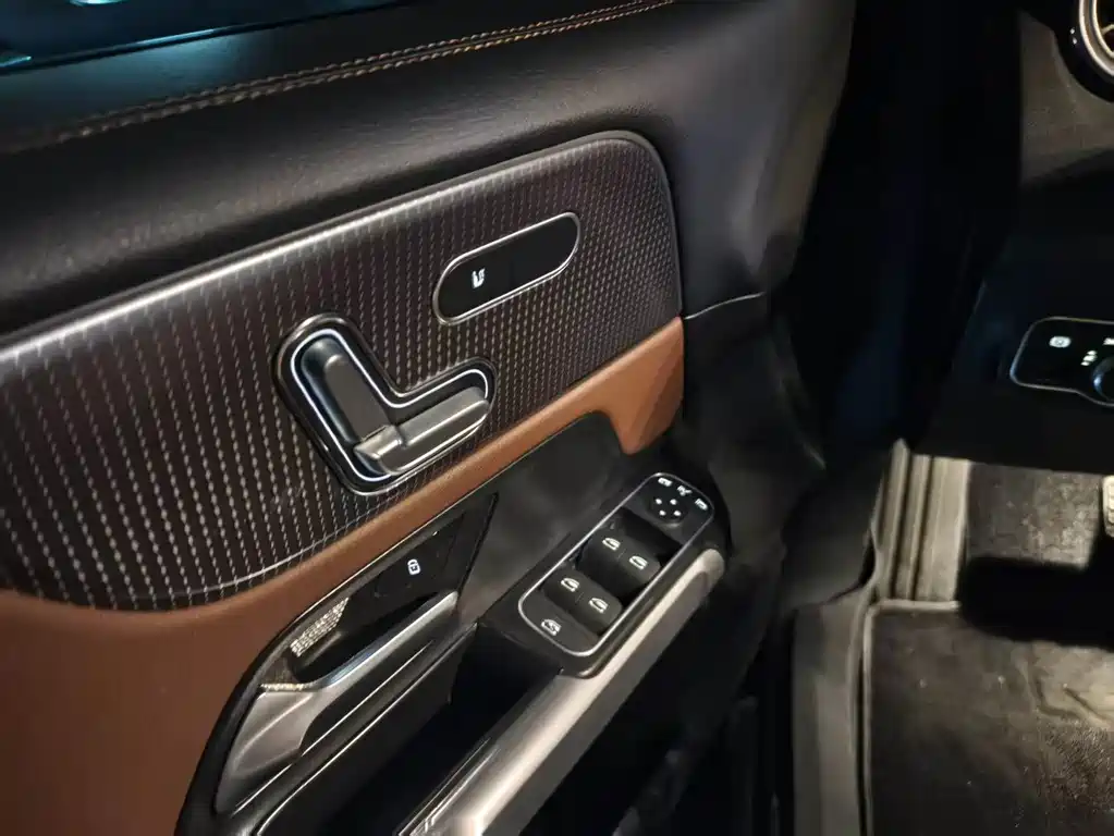 Mercedes-Benz GLB — миниатюра 4