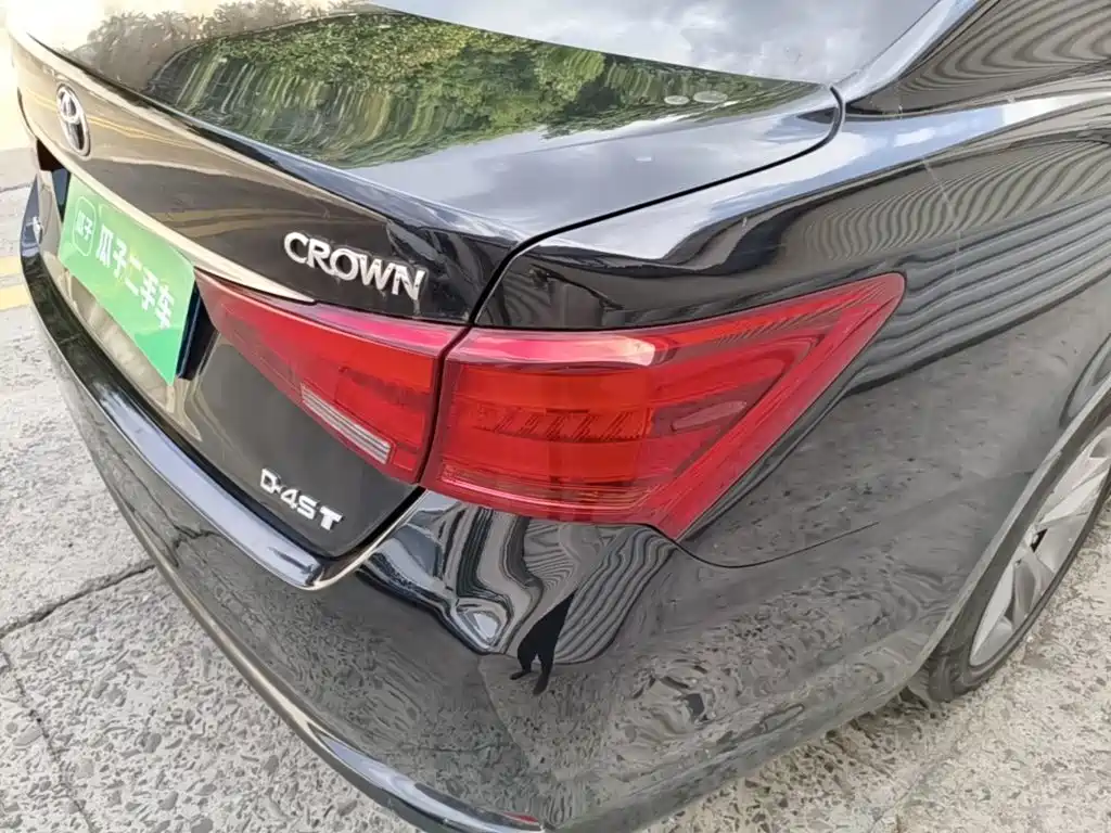 Toyota Crown — миниатюра 8