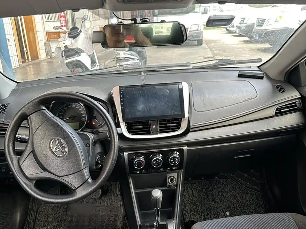 Toyota Yaris L — миниатюра 13