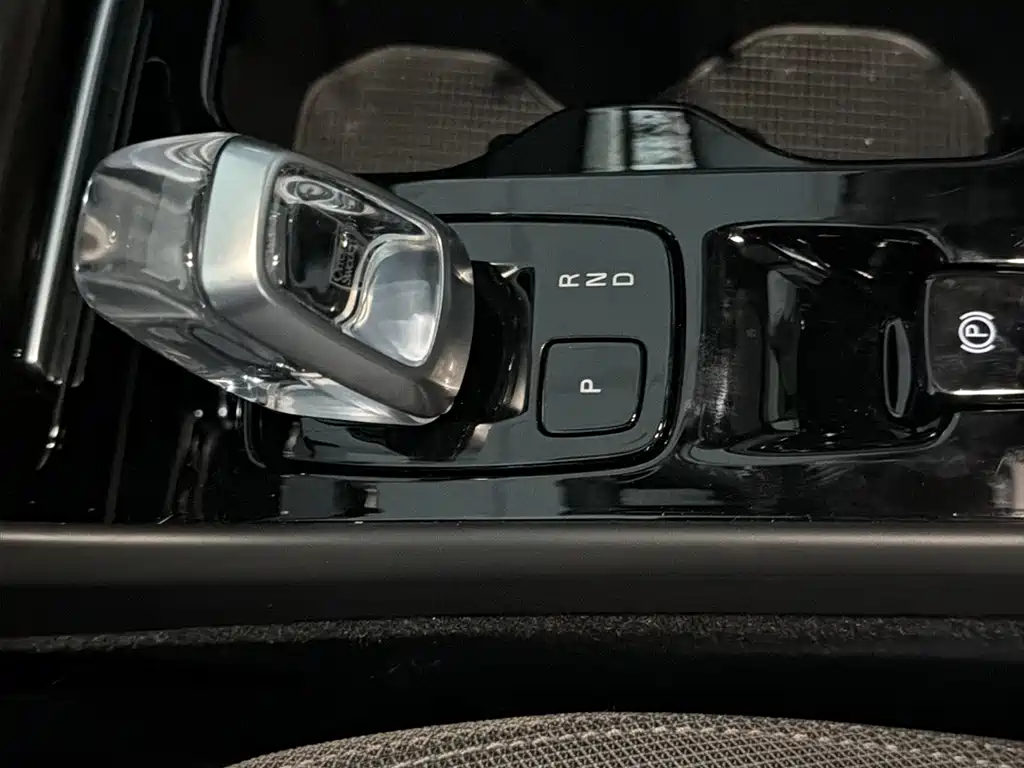 Volvo XC40 — миниатюра 11