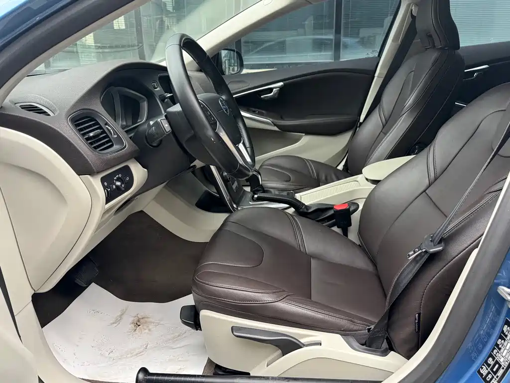 Volvo V40 1.6T Smart Leisure Edition, фото 17