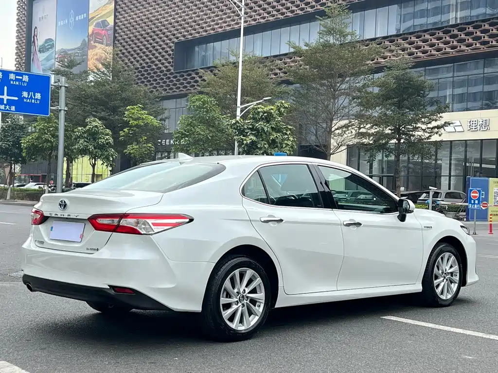 TOYOTA CAMRY