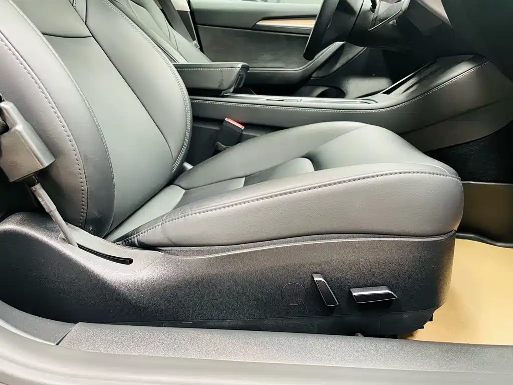 Tesla Model 3 — миниатюра 21
